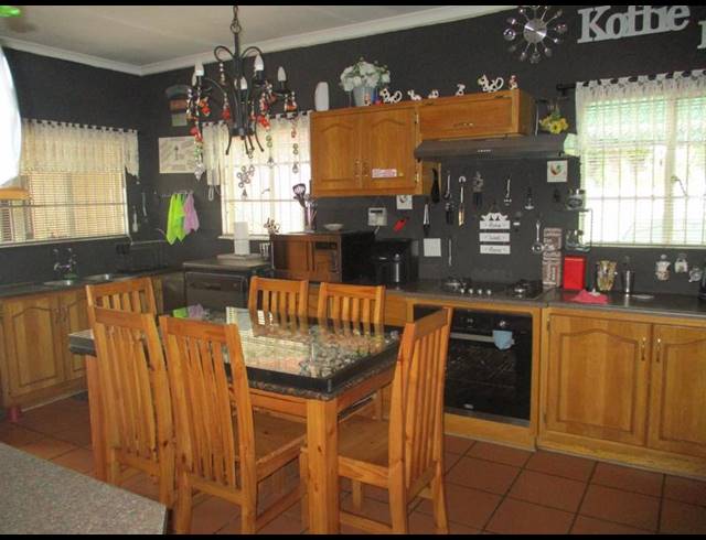 4 BEDROOM HOUSE FOR SALE IN HOSPITAALPARK